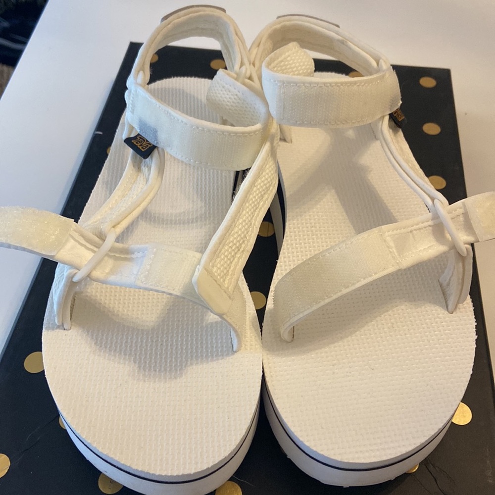 White with black band platform Teva sandals sz9 - Picture 2 of 4